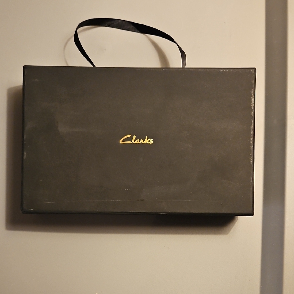 Clarks Cream Wallet - Picture 9 of 9